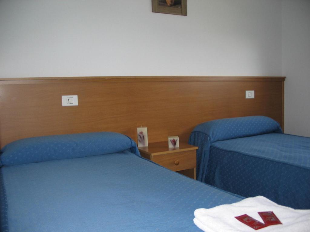 Pensión Portomiño Portomarín Quarto foto