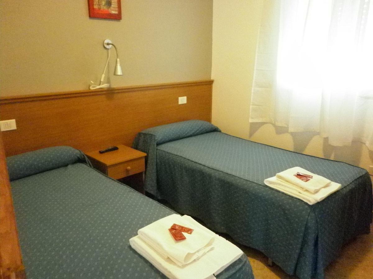 Pensión Portomiño Portomarín Quarto foto